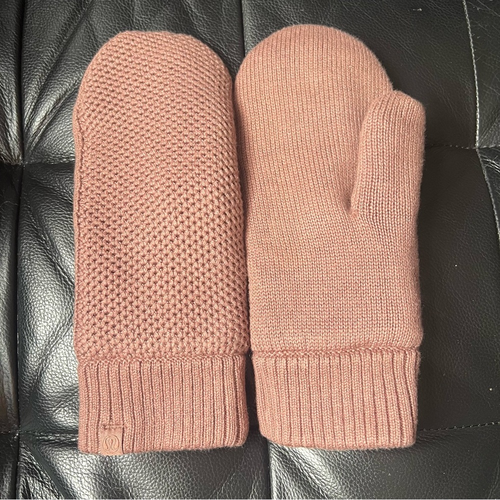 lululemon gloves/mitten